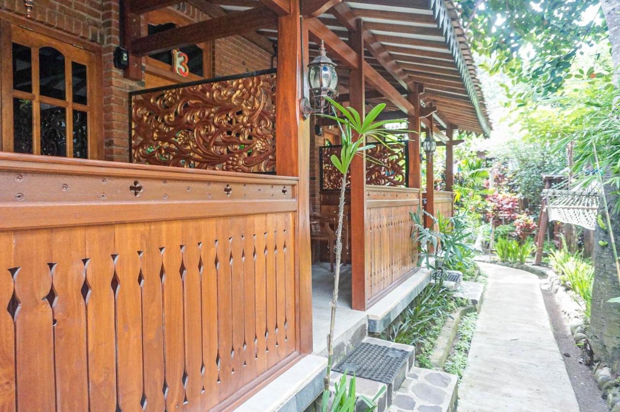 The Pulau Merah * Pasanggaran