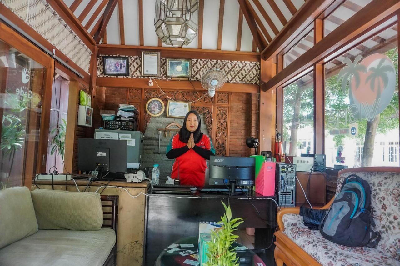 Hotel The Pulau Merah *